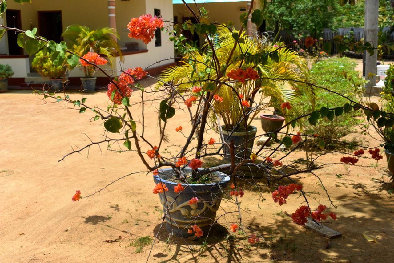 Yaswi Guest House Passikudah Esterno foto